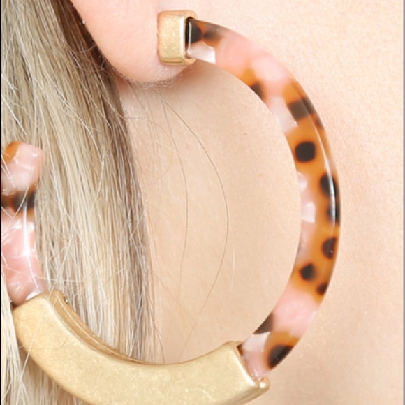 Blush PINK HALF METAL CAST tortoise shell post HOOP EARRINGS - Picture 4 of 10